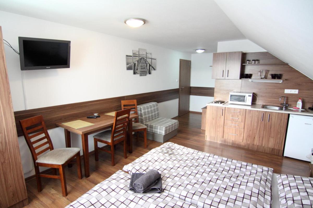 Apartmanovy Dom Stela Bešeňová Extérieur photo