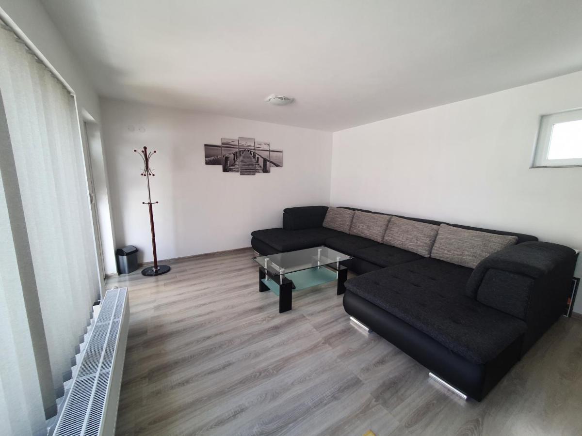 Apartmanovy Dom Stela Bešeňová Extérieur photo