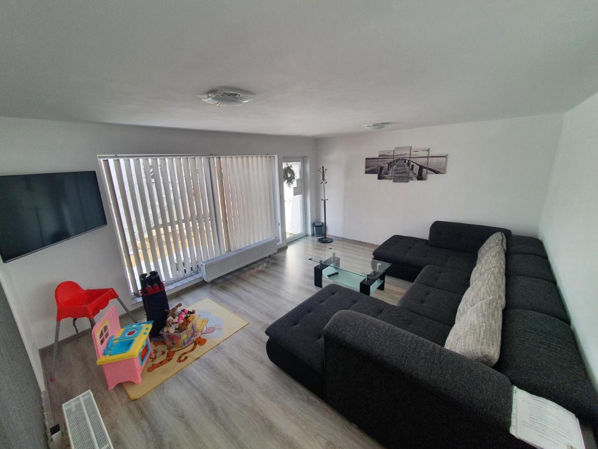 Apartmanovy Dom Stela Bešeňová Extérieur photo