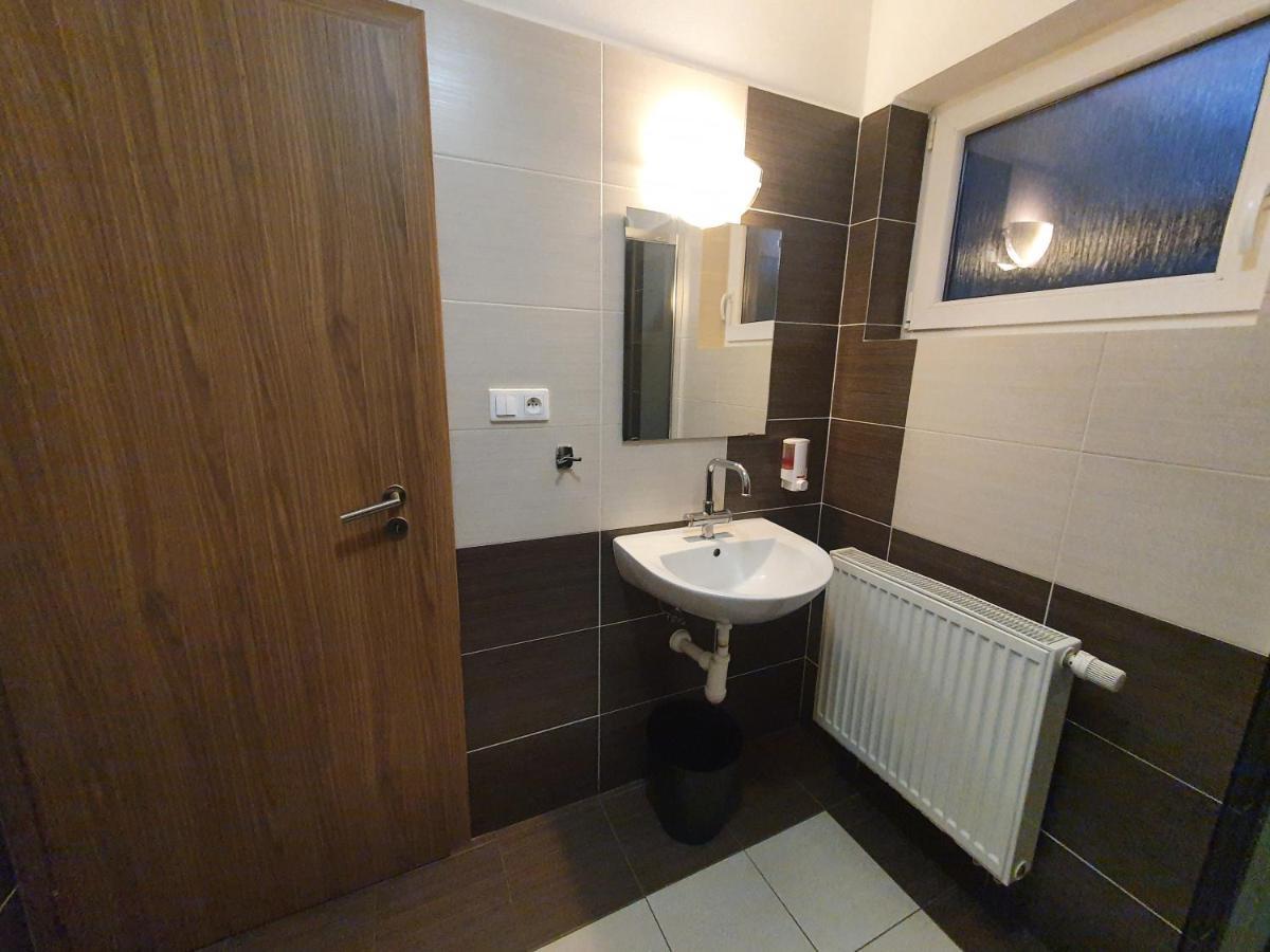 Apartmanovy Dom Stela Bešeňová Extérieur photo