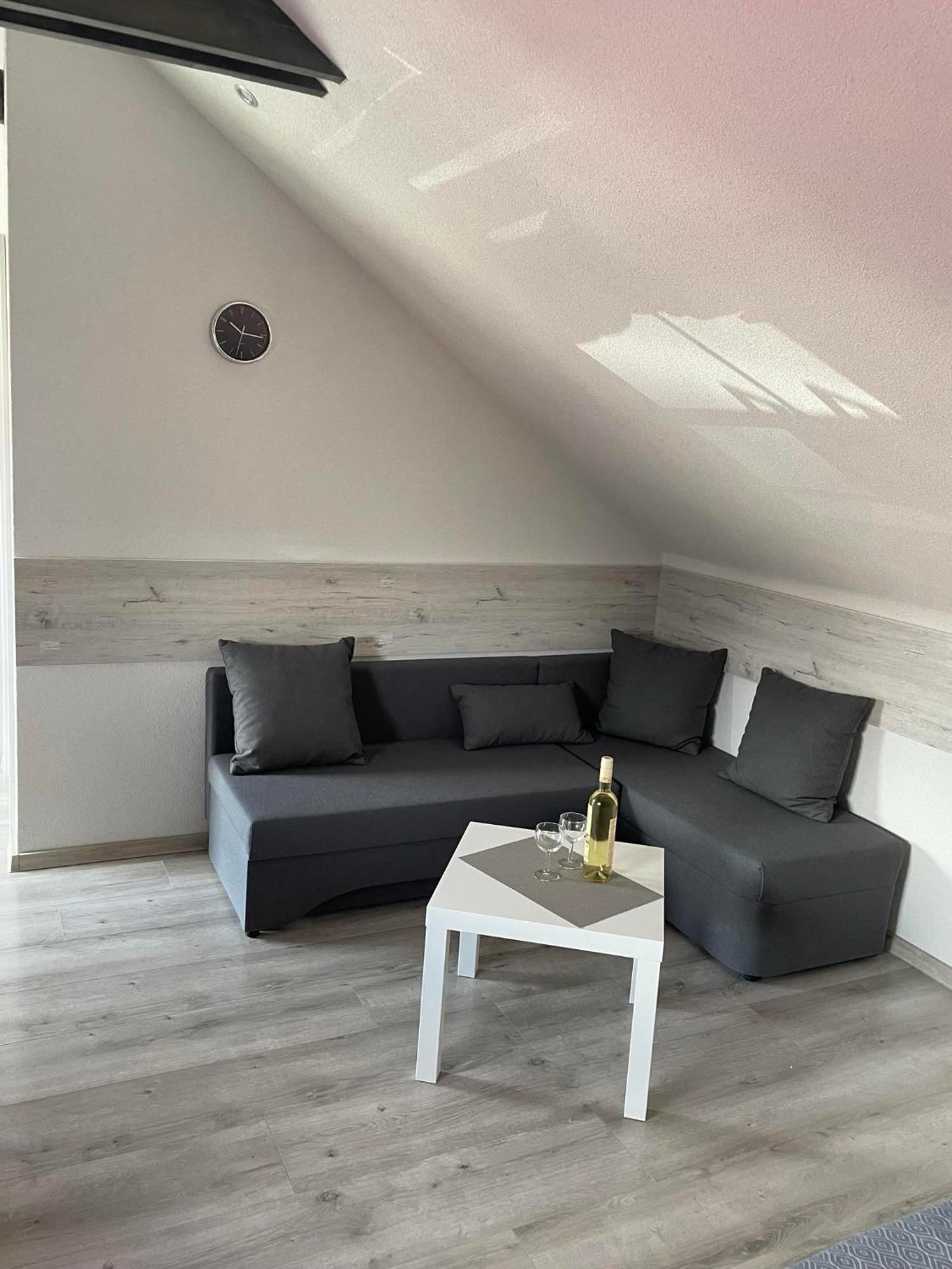 Apartmanovy Dom Stela Bešeňová Extérieur photo