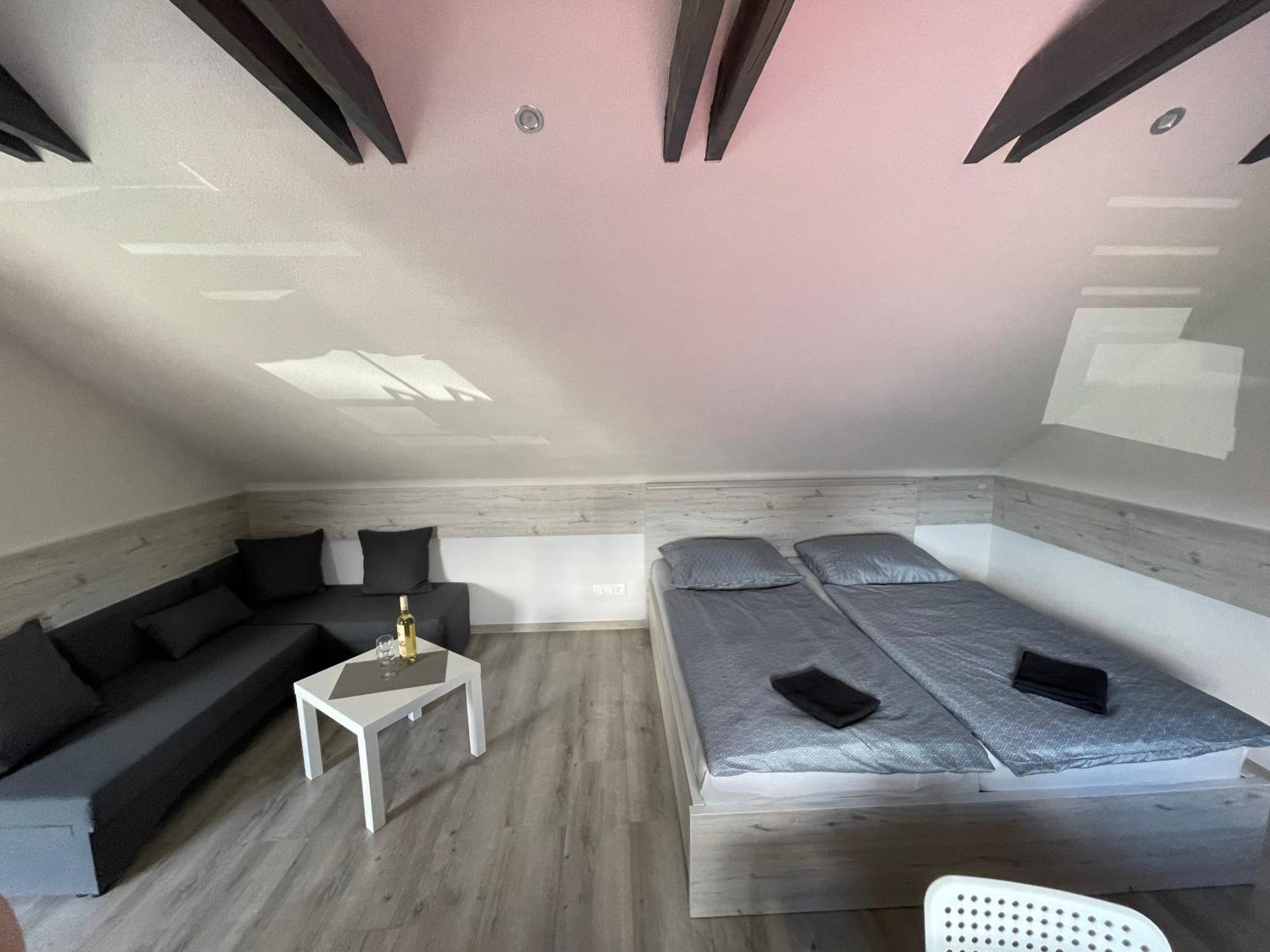 Apartmanovy Dom Stela Bešeňová Extérieur photo
