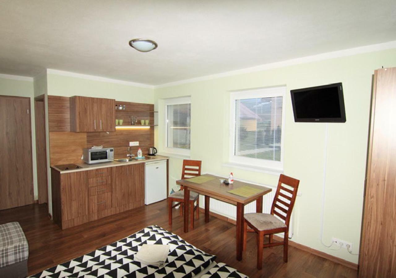 Apartmanovy Dom Stela Bešeňová Extérieur photo